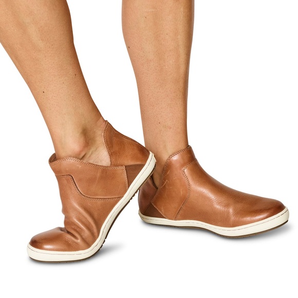 Taos New Unity Boots Chestnut Slip On Burnished Leather Tan SZ 8.5 - Picture 2 of 11